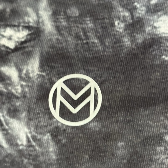 Movemama Tie Dye Activewear Shorts in Black & White - NWOT - Size Large - Picture 4 of 5